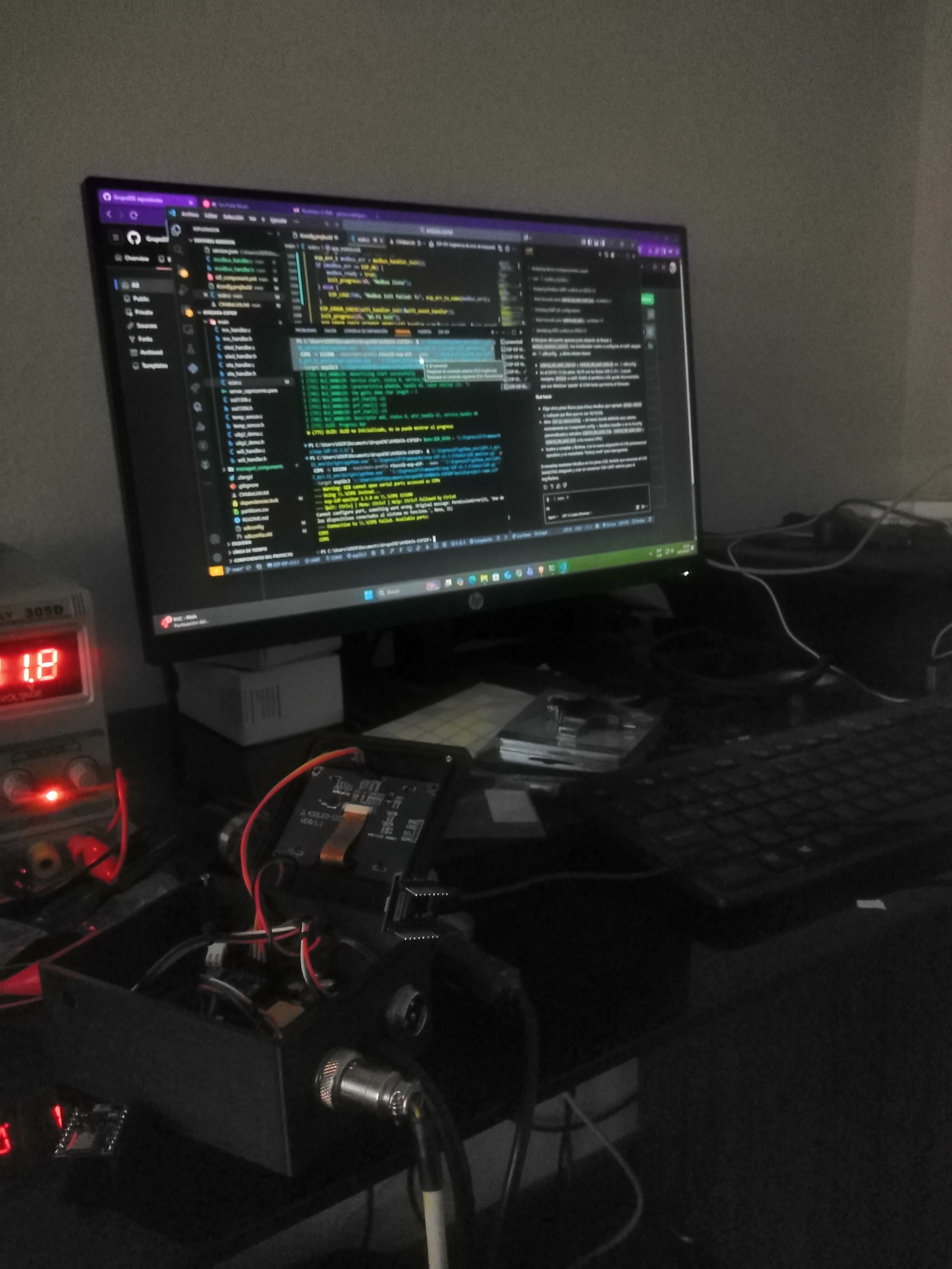Código, telemetría y firmware probándose contra dispositivos y condiciones reales.